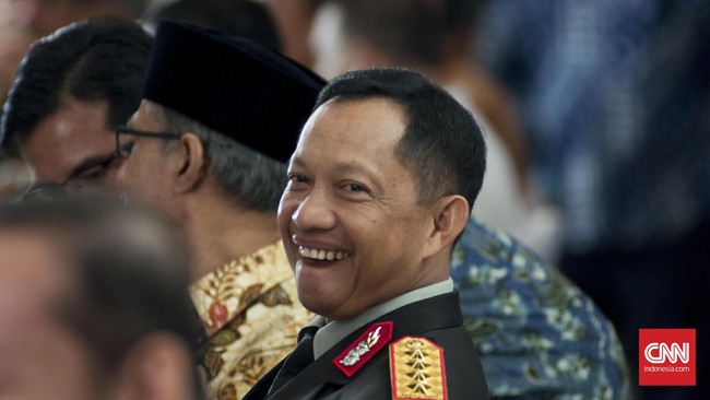 Kepala Polri Jenderal Tito Karnavian, menjelaskan empat alasan Ahok tak ditahan setelah ditetapkan sebagai tersangka. 