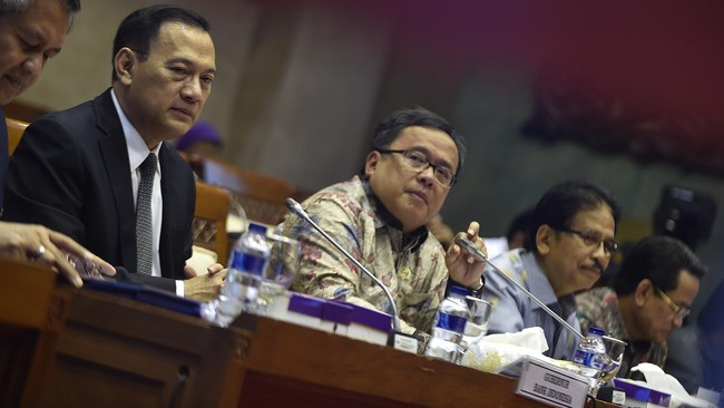 Direktur Indef Enny Sri Hartati menyoroti independensi DPR dalam pemilihan calon gubernur Bank Indonesia. Selama ini, voting tertutup ditengarai transaksional.
