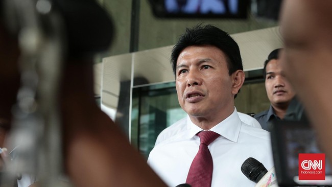 Muncikari gay paedofil akan dijerat dengan pasal perlindungan anak, pencucian uang, dan Perppu Nomor 1 Tahun 2016 yang mengatur tentang hukuman kebiri.
