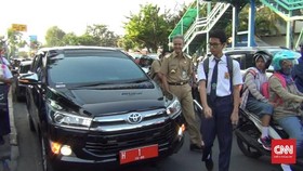 Gubernur Ganjar Antar Anak pada Hari Pertama Sekolah