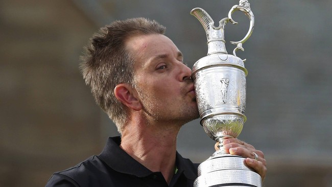Pegolf asal Swedia, Henrik Stenson, menutup laga final golf British Terbuka di ronde 63 dan mengalahkan rival terdekatnya, Phil Mickelson.