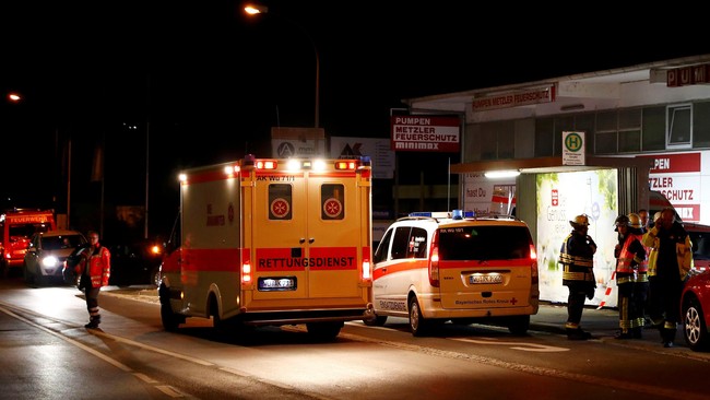 Polisi Jerman menemukan bendera ISIS buatan sendiri di kamar remaja Afghanistan yang menyerang penumpang kereta dengan kapak dan pisau pada Senin malam.