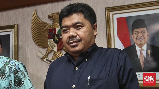 Ada lima pejabat pemerintahan yang masuk dalam tim seleksi anggota KPU. Termasuk bekas anggota timses Jokowi-Ma'ruf, Juri Ardiantoro.