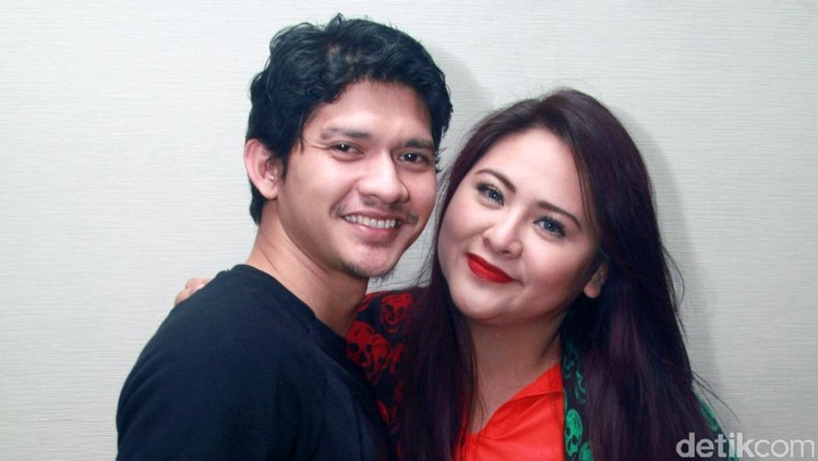 Ada alasan ilmiahnya lho, wajah suami istri bisa mirip setelah cukup lama menikah.