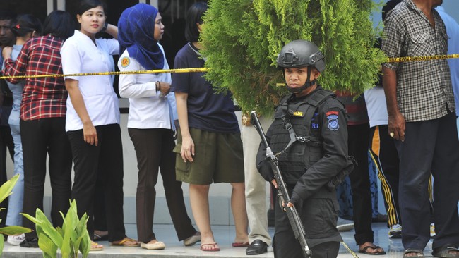 Kepolisian mengkhawatirkan terjadinya upaya konsolidasi anggota kelompok Mujahidin Indonesia Timur setelah pemimpinnya, Santoso tewas pada Senin lalu.