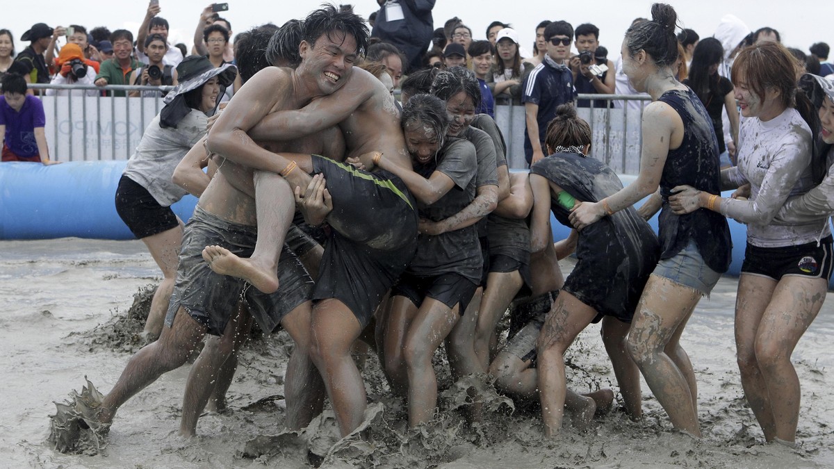 Serunya Mandi Lumpur di Boryeong Mud Festival Korea Selatan
