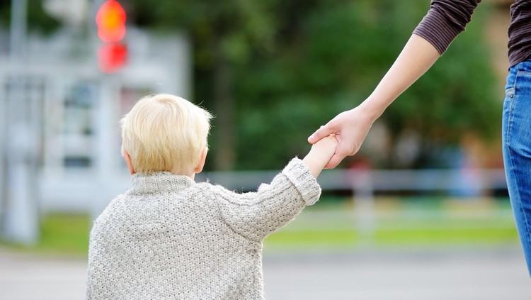 Kadang lelah rasanya nenjadi orang tua. Tapi ada momen-momen bareng anak yang kelak bisa jadi kenangan indah orang tua.
