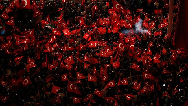 Ankara menyebut Uni Eropa tebang pilih dalam demokrasi dan tidak seharusnya mendukung Belanda dalam masalah pelarangan demonstrasi Turki di Rotterdam.