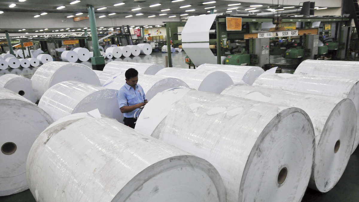 OJK beberkan Industri Manufaktur RI Lesu Lagi, PMI Turun ke 49,8