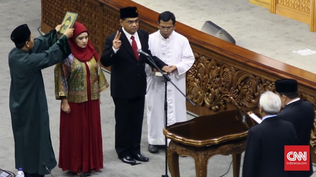 Dalam pergantian antarwaktu, DPR melantik Dewi Aryani dan Andreas Hugo Pereira menggantikan Damayanti Wisnu Putranti dan Honing Sanny.