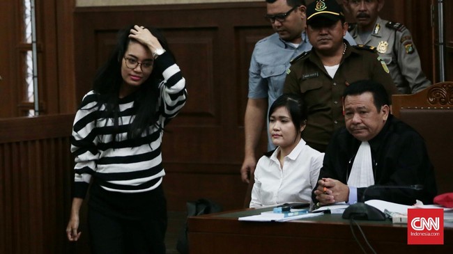 Dalam kesaksiannya, Cindy mengatakan dirinya memberikan Jessica, yang akan bertemu dengan Mirna dan Hanni, di meja dengan nomor 54 pada non smoking area.