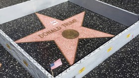 Pria Rusak Bintang Trump di Walk of Fame, Didenda Rp288 Juta