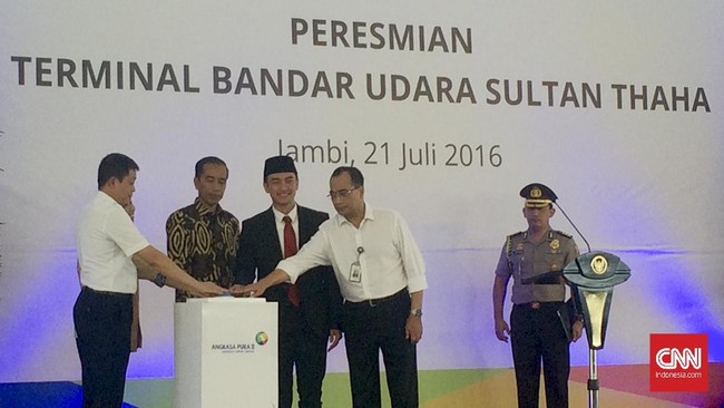 Presiden Joko Widodo meminta pengembangan Bandara Sultan Thaha, Jambi, berikutnya bisa dipercepat menjadi awal 2017, dari sebelumnya pada awal 2019.
