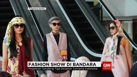 Fashion Show Di Bandara