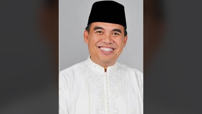 Bupati Jepara, Ahmad Marzuqi diduga memberi suap pada hakim Pengadilan Negeri Semarang, Lasito. Keduanya sudah ditetapkan sebagai tersangka oleh KPK.