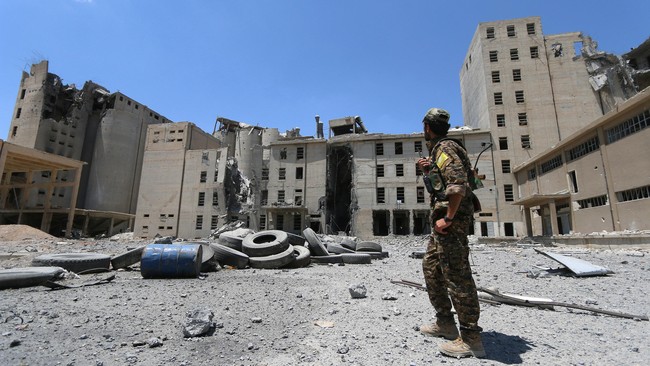 Pemerintah Rusia dan Suriah memulai operasi kemanusiaan di Aleppo dan membuka koridor bagi warga dan militan yang ingin menyerah dan hengkang dari kota itu.
