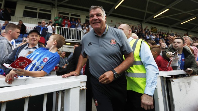 Sam Allardyce menjadi sosok ke-14 yang didaulat menjadi manajer tetap tim nasional Inggris. Dia dikontrak hingga dua tahun ke depan.