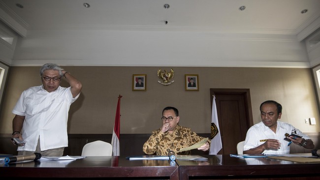 Selain Dirjen Minerba Kementerian ESDM Bambang Gatot Ariyono, KPK juga memeriksa Suhartono Martosuroyo selaku karyawan PT Billy Indonesia.