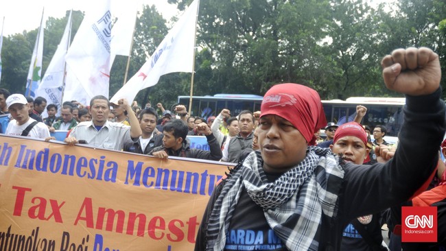 Buruh akan memprotes pelbagai kebijakan seperti soal pengupahan dan meminta kenaikan upah minimum guna mendongkrak daya beli.