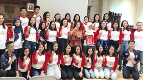 Tim Misi Budaya SMP Labschool Kebayoran Tiba di Praha