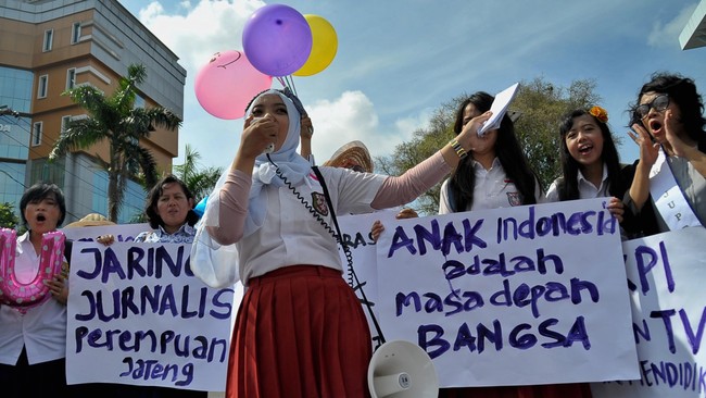 Telah terjadi kekeliruan dalam upaya pembentukan karakter siswa. Mengapa harus dengan kekerasan?