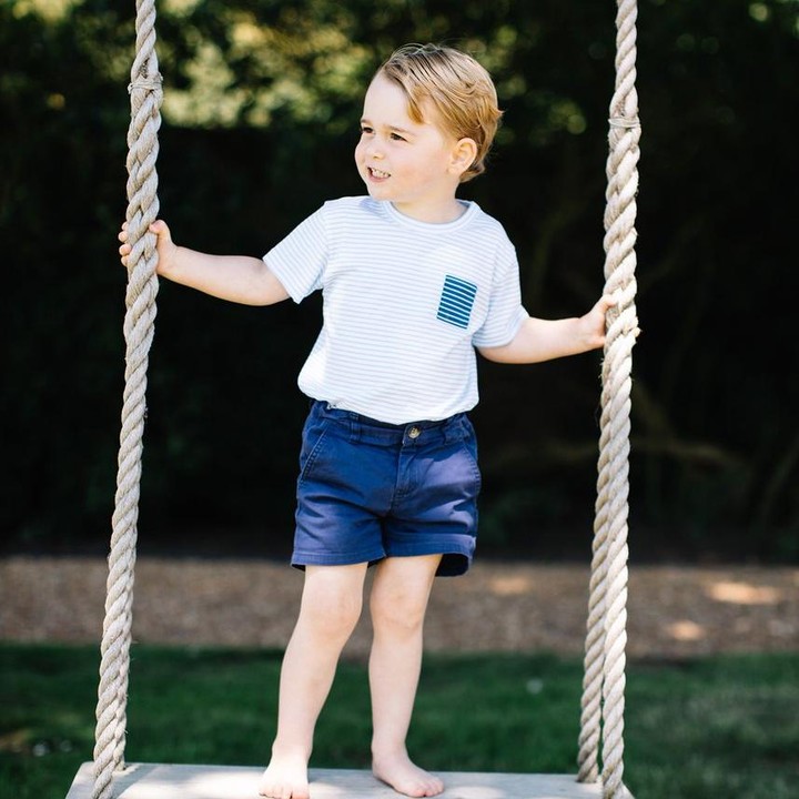 <p>Untuk memperingati ulang tahun ke-3 Pangeran George, pihak Kerajaan Inggris merilis 4 foto. Foto ini adalah salah satunya. (Foto: Twitter/KensingtonPalace)</p>