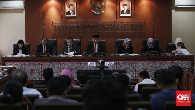 DKPP akan membicarakan pembangunan persepsi yang sama dengan KPU dan Bawaslu, termasuk soal larangan eks koruptor menjadi caleg.