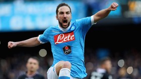 Maradona: Kepergian Higuain ke Juventus Menyakitkan