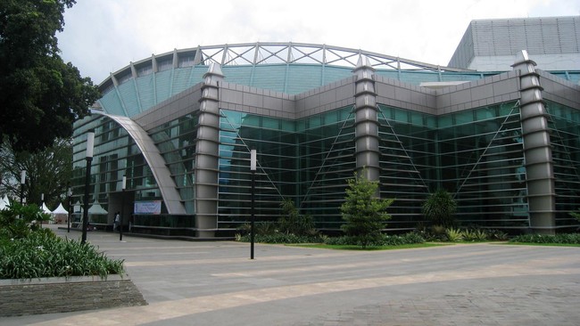 Ulasan dari pameran tunggal Seni Rupa bertajuk Curtain Call di Taman Ismail Marzuki, Jakarta.