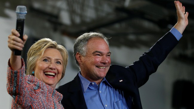Kebijakan masa lalu Tim Kaine dianggap bisa menghambat upaya Hillary Clinton merebut hati dan suara kelompok kulit hitam.