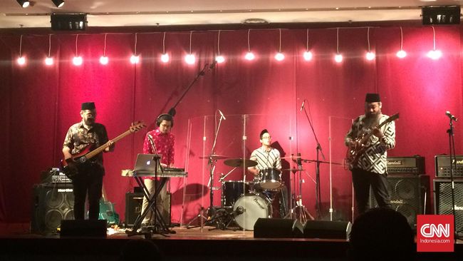 Berawal dari keisengan bermusik, Coki dan dua rekannnya menggarap album musik beraliran fussion jazz bertajuk Sunyotok by Coki Bollemeyer.