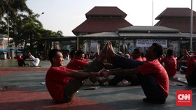 Menggapai Kedamaian Yoga di Lapas Narkotika Cipinang