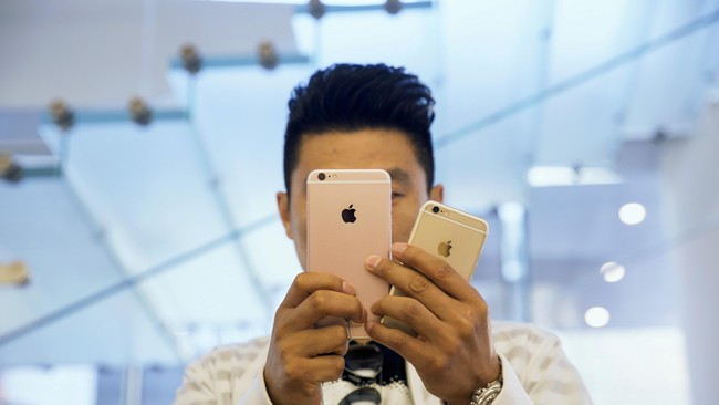 Apple dikabarkan sedang menguji coba sebuah aplikasi bikinannya yang memungkinkan pengguna iPhone merekam video secara langsung dengan tambahan fitur lain.