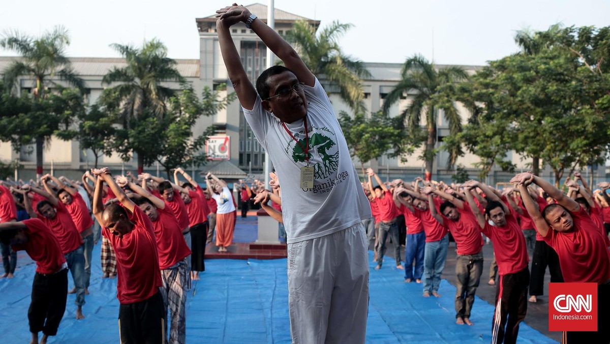 Menggapai Kedamaian Yoga di Lapas Narkotika Cipinang