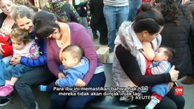 Ibu-ibu Menyusui Berunjuk Rasa di Argentina