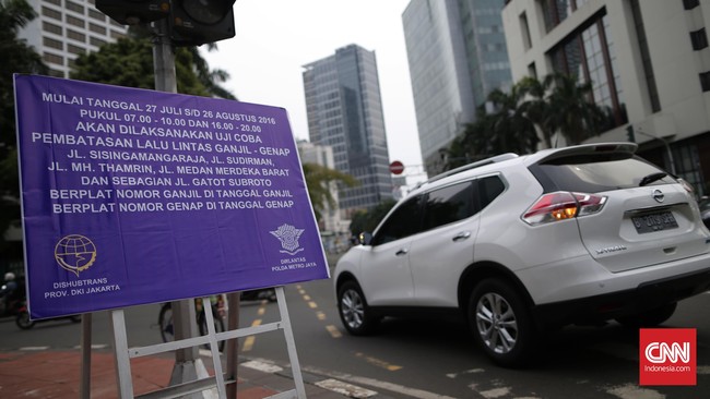 Ahok mengatakan, kebijakan ganjil-genap hanya kebijakan di masa peralihan menuju sistem jalan berbayar atau electronic road pricing (ERP)