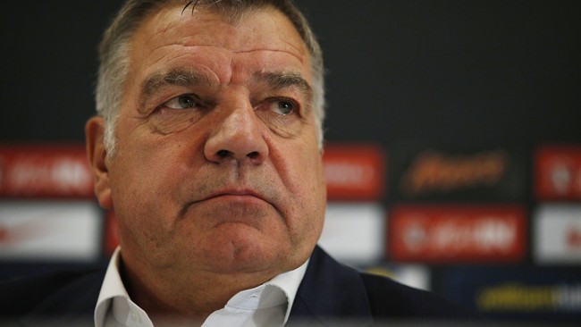 Sam Allardyce mendiskusikan persoalan-persoalan yang berpotensi mengakali aturan-aturan FA saat menyampaikan keputusan mundur dari timnas Inggris.