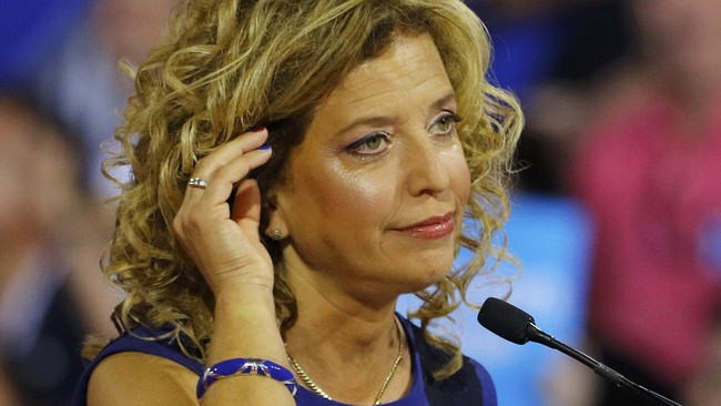 Email Debbie Wasserman Schultz soal dukungan terhadap Hillary Clinton dan upaya menjegal Bernie Sanders bocor ke publik.