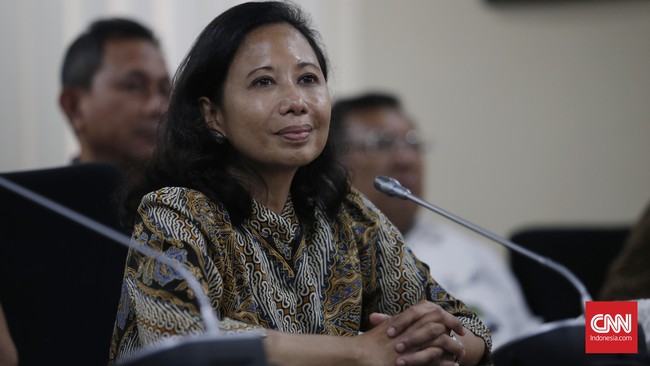 Menteri Badan Usaha Milik Negara (BUMN) Rini Soemarno menandatangani akta pengalihan saham dalam pembentukan induk usaha (holding) BUMN pertambangan.
