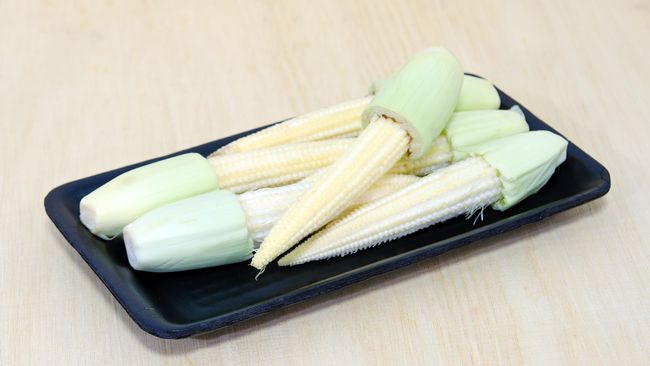 Disebut jagung muda karena jagung ini dipanen lebih awal. Namun, jangan sepelekan jagung yang belum tumbuh sempurna ini karena miliki banyak manfaat.