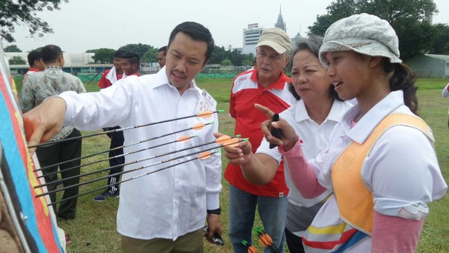 Untuk Olimpiade 2016 panahan Indonesia mengirim empat atlet, yakni Ika Yuliana Rochmawati, Riau Ega Agata Salsabila, M. Hanif Wijaya, dan Hendra Purnama.