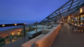 Salah Satu Rooftop Bar Terbaik Dunia Ada Di Bali