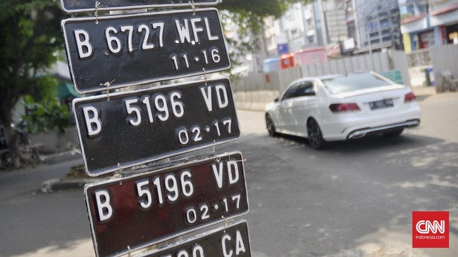 Plat nomor polisi 'cantik' diburu pemilik mobil. Wajar sejumlah konsumen bersedia membayar mahal plat dengan angka istimewa.