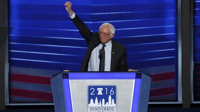 Bernie Sanders kembali menegaskan dukungannya kepada Hillary Clinton dalam pidatonya di Konvensi Partai Demokrat, Philadelphia, Amerika Serikat.
