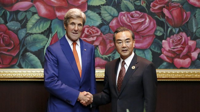 Menlu AS John Kerry mendukung dimulainya kembali pembicaraan antara China dan Filipina terkait sengketa maritim kedua negara di Laut China Selatan.
