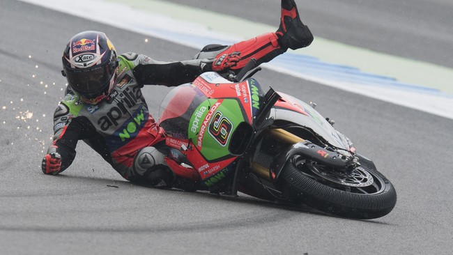 Pebalap Aprilia Racing Team musim ini, Stefan Bradl, berencana bergabung di ajang Superbike setelah gagal negosiasi dengan Avintia Ducati.
