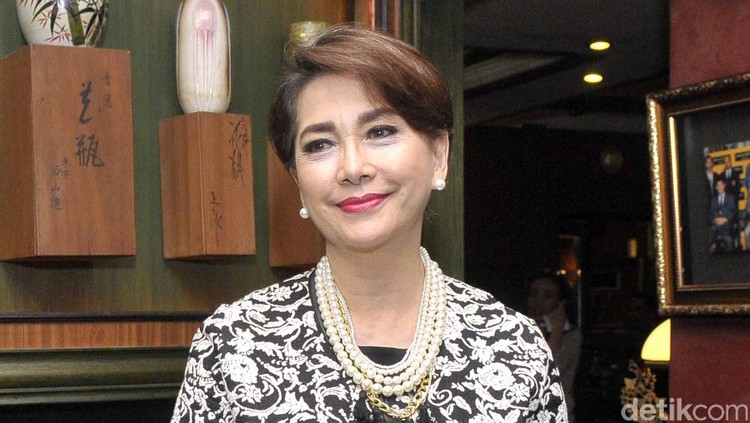 Ungkapan Rindu Widyawati pada Mendiang Suami Rindu pada mendiang suami merupakan fase yang dilewati istri ketika pendamping hidup kita telah tiada. Seperti yang sedang dirasakan Widyawati.