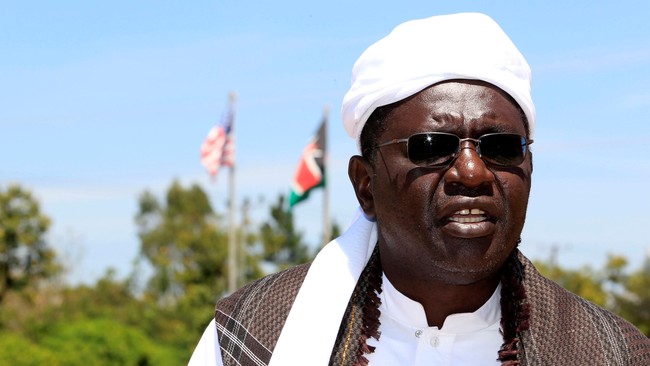Kecewa dengan pemerintahan saudaranya, abang tiri dari Barack Obama, Malik Obama, akhirnya menyatakan dukungannya terhadap Donald Trump.