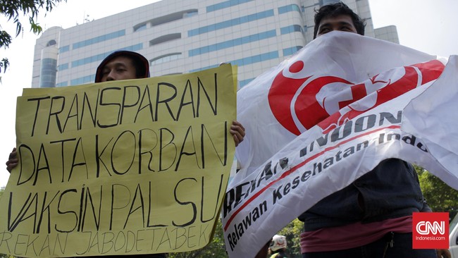 Orang tua korban terdampak vaksin palsu mempertanyakan data Kementerian Kesehatan karena tidak mencakup data korban vaksin palsu sejak 2003.