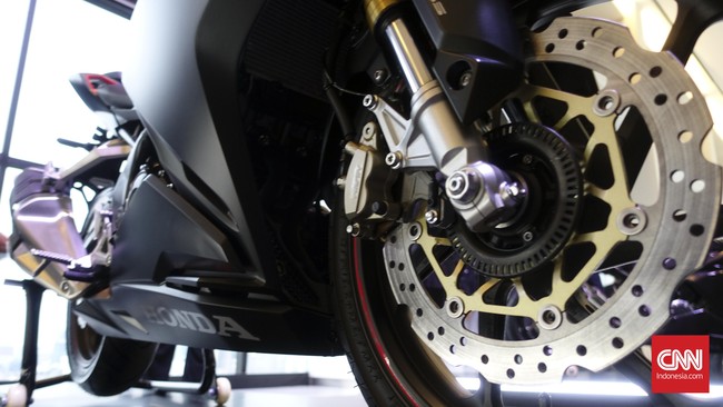 Teknologi Anti-lock Braking System (ABS) bekerja menggunakan sensor dan mencegah penguncian roda saat rem diinjak penuh. Bagaimana agar ABS bekerja maksimal?